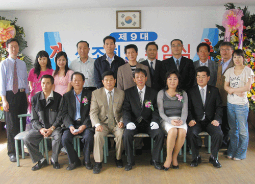                       서상운 기호운수 제9대 상조회장       (사진 앞줄 오른쪽에서 세번째)과 기호운수 김지수 대표 (사진 앞줄 오른쪽에서 두번째)      