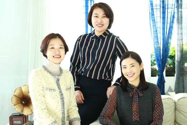  						 							▲ (오른쪽부터) 박선영, 정해영, 김미경 주무관