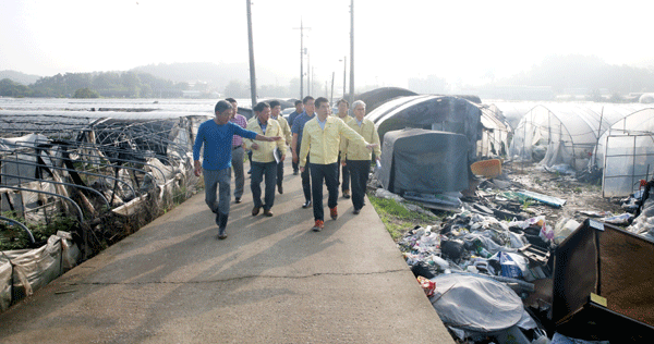  						 							▲ 23일 내린 폭우로 학온동 일대 농가 등이 침수되는 피해가 발생해 광명시가 대책마련에 나섰다.