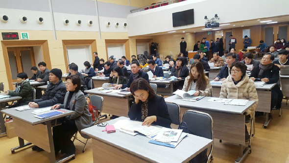 							광명시선관위가 주최한 6.13 지방선거 예비후보자 등록 설명회가 13일 광명시청 대회의실에서 열렸다.
