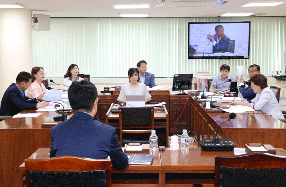 							광명시의회 예산결산위원회가 26일 열렸다.
