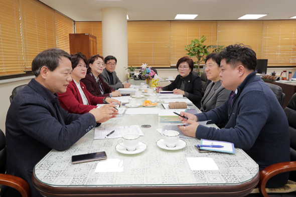 							광명시의회 의원연구모임인 '조례정비 연구회'가 23일 발족했다. @사진=광명시의회