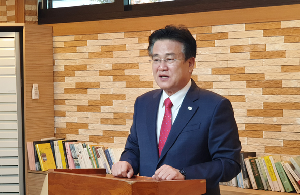 							이효선 자유한국당 광명갑 당협위원장이 25일 구로차량기지 이전 반대 기자회견을 열었다.