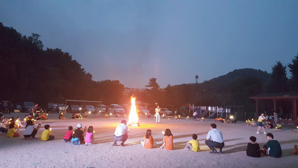 							안서초등학교가 21일 여름계절학교 및 사랑나눔 힐링캠프를 개최했다.