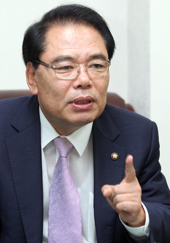 							백재현 의원이 구로차량기지 이전과 관련 공식입장을 밝혔다.