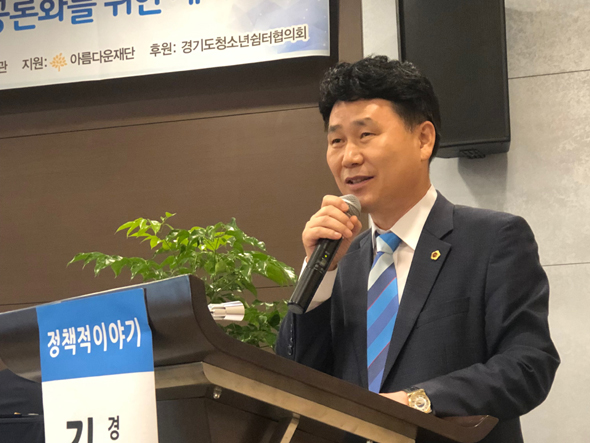 							김원기 부의장이 축사를 하고 있다.
