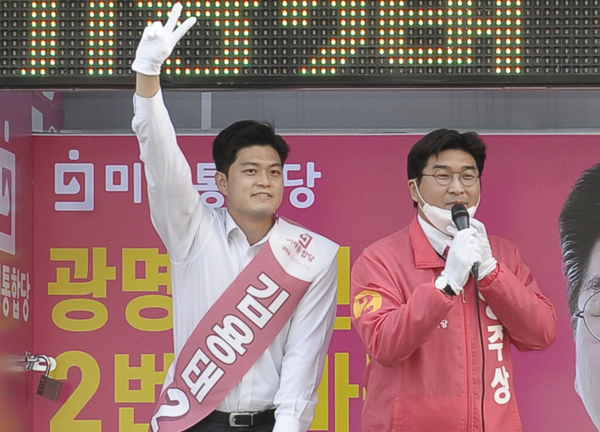 							(사진 왼쪽부터)  미래통합당 김용태, 양주상 후보가 이번 선거에서 패배했다.