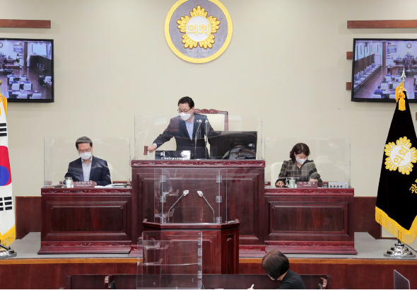 							수원지방법원이 17일 박성민 의원이 제기한 의장불신임 집행정지 가처분 신청을 인용했다.