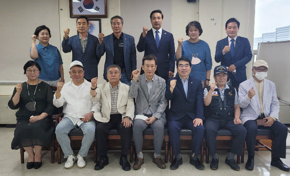							양기대 의원이 15일 광명시 보훈단체장들과 간담회를 개최했다.