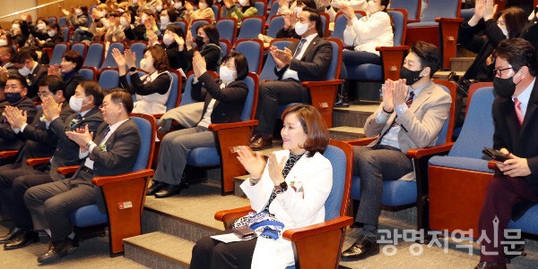 한어총 경기도연합회 광명시지회장 이취임식이 지난 8일 광명극장에서 열렸다.