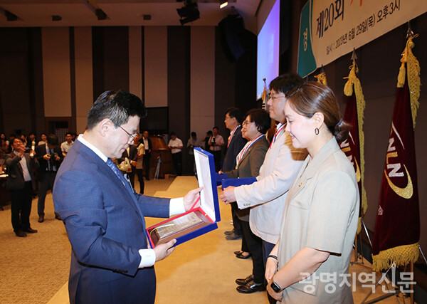 임오경 의원이 29일 한국프레스센터에서 열린 '제20회 전국지역신문의 날' 기념식에서 의정대상을 수상했다. 