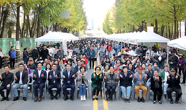 하안4동 주민자치회가 주최한 제3회 하담길 마을축제가 28일 성황리에 열렸다. 